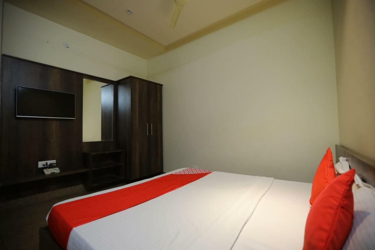 Oyo 40791 Hotel Hot N Fast Suratgarh Kültér fotó